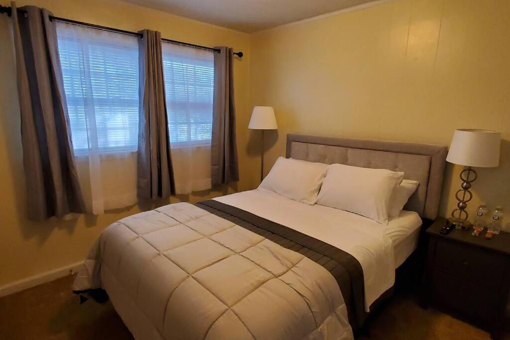 7, Sleep 6, Walk To Attractions In Uptown Apartamento *