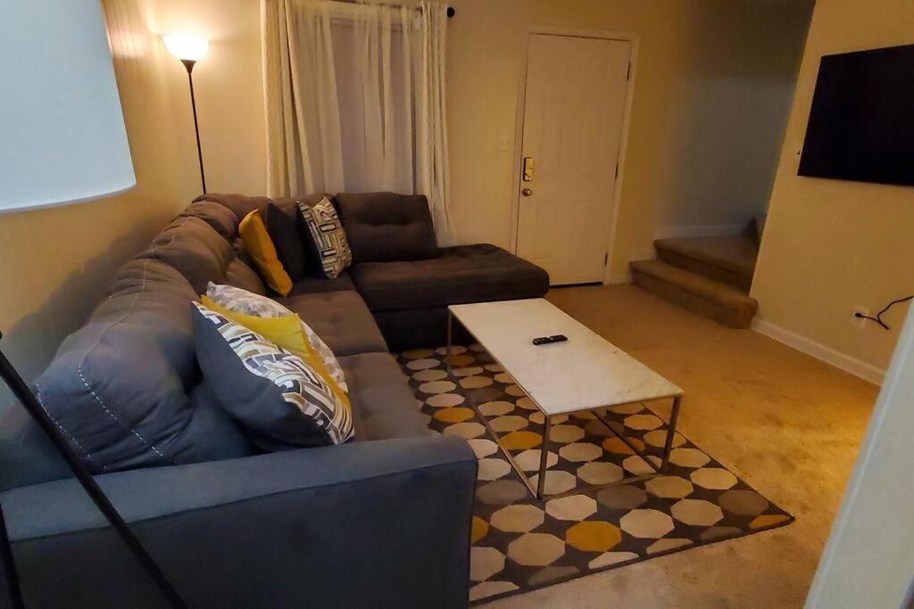 7, Sleep 6, Walk To Attractions In Uptown Apartamento Charlotte